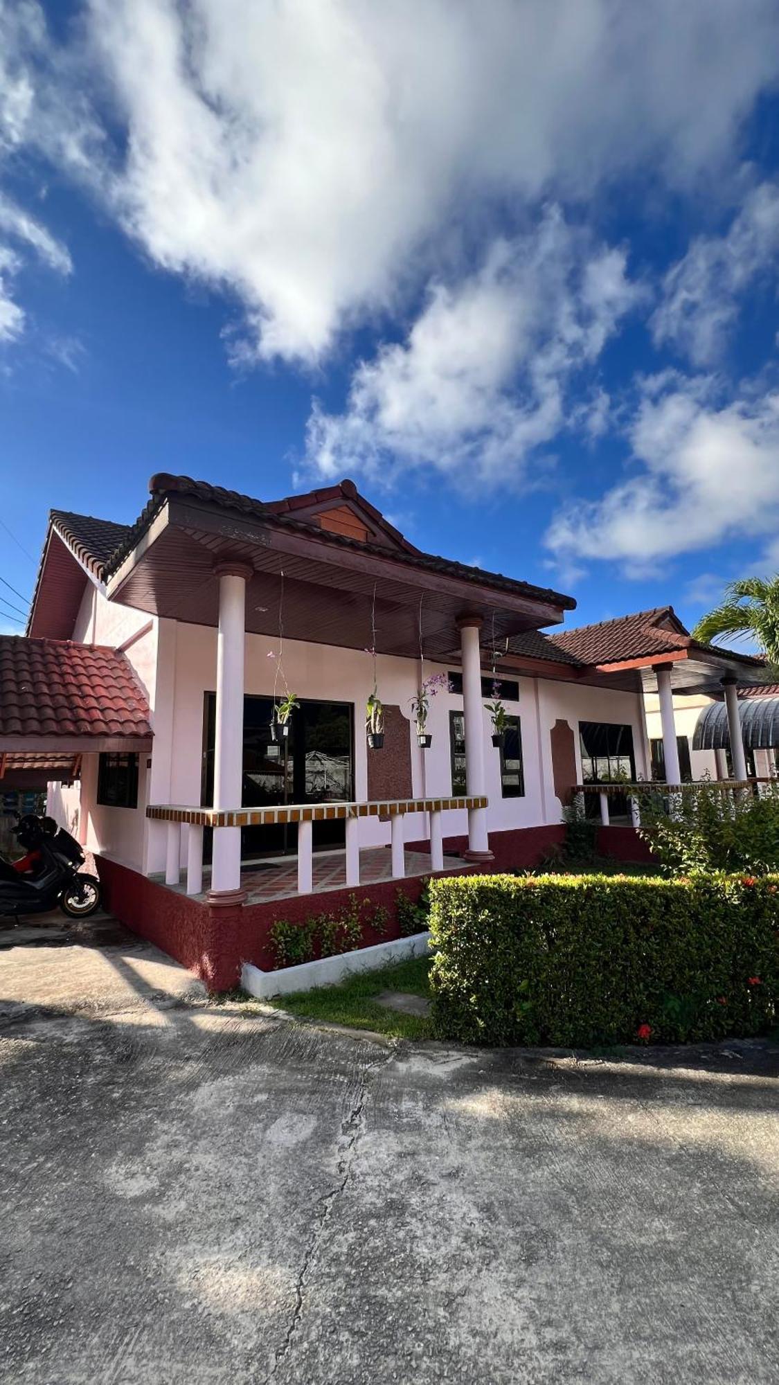 B&G Home Pantai Kamala Luaran gambar